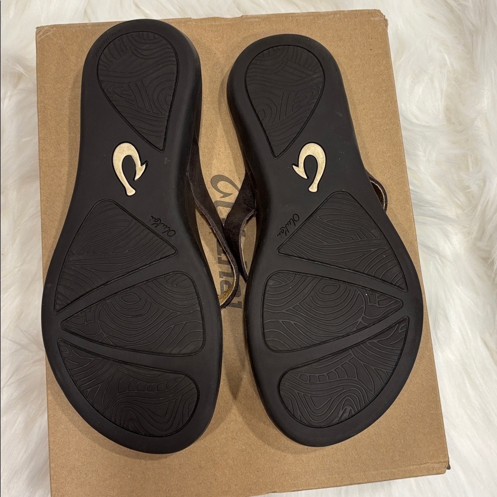 OluKai Dark Ho’opio dark Java Leather Flip-Flops slippahs 6 NEW IN BOX - Picture 4 of 5